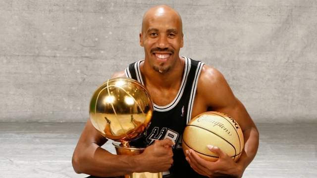 开云app-25岁才进入NBA，30岁成首发，生涯才6+2+1，却被退役了球衣！